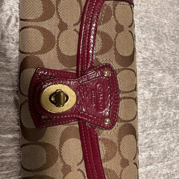 Coach Signature Wallet with Red Accents - Picture 5 of 9